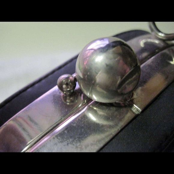 Black Oval FAM*E Purse Handbag Hard Case Bag Body Strap Metal Closure & Trim - Picture 8 of 16